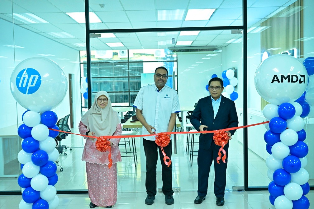 Launching of Universiti Malaysia Pahang Al-Sultan Abdullah's Digital Hub at UMPSA Gambang Library - 14 January 2025